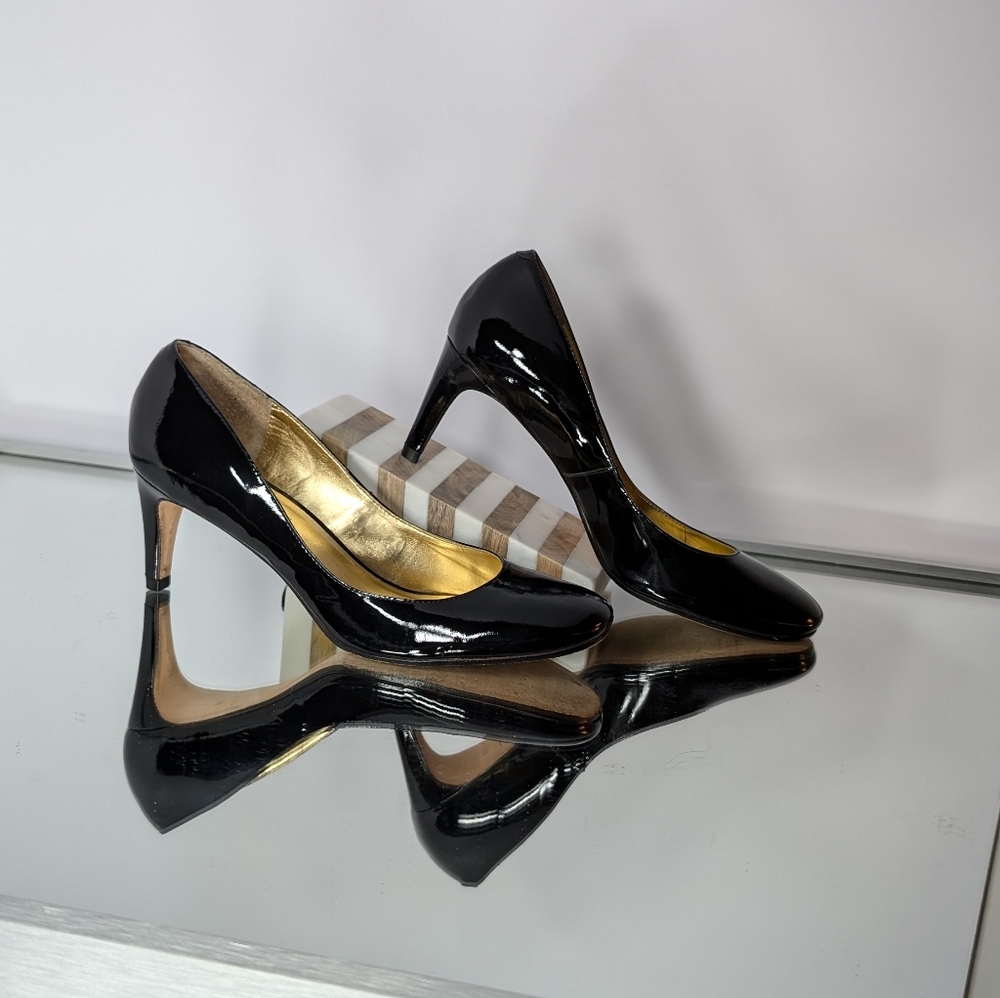 Talbots Black Heels with Elegant Stiletto Design and Glossy Finish